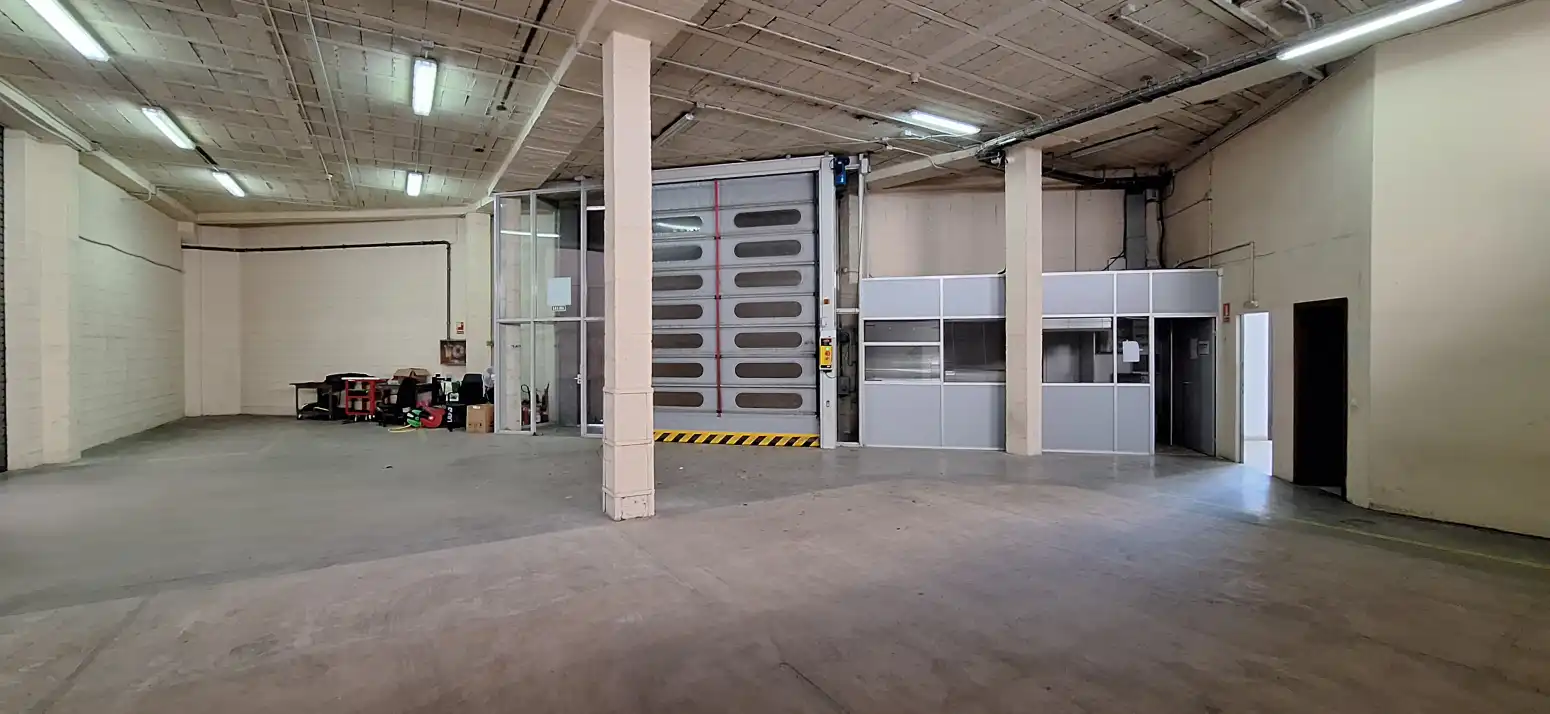 Nave Industrial en  L´Hospitalet de Llobregat - Carrer Motors - Foto 2