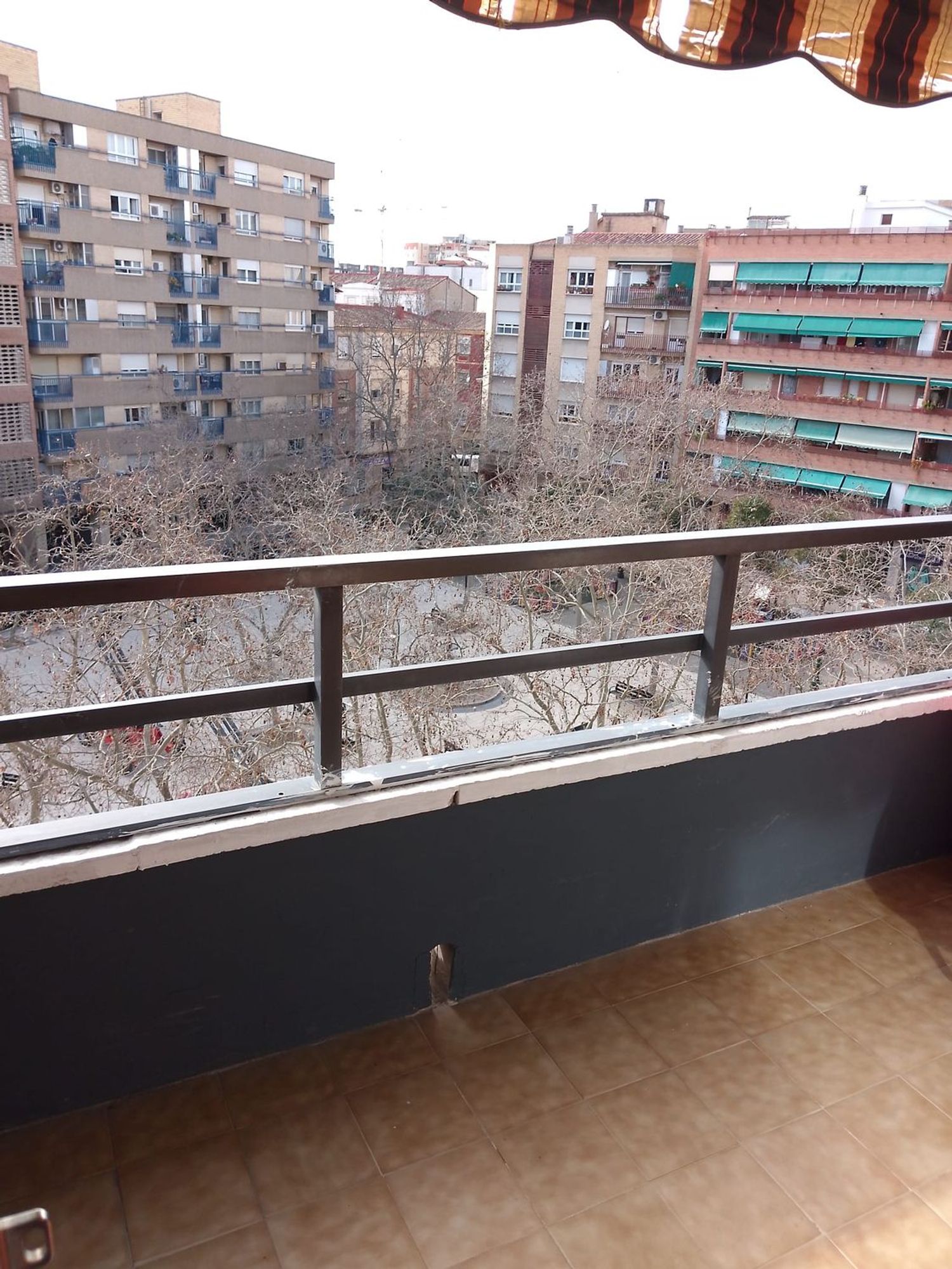 Piso en calle del Monasterio de Poblet, 31 -33 - Foto 1