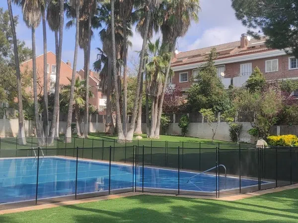 Chalet adosado en ronda del Puigmal, 16