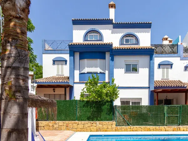 Chalet adosado en Avenida Virgen del Rocío, 20 /22 - Foto 14