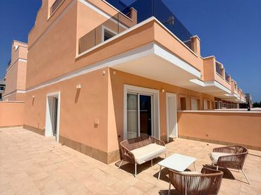 Casa adosada en  Avenida Monte de lo 12 - Foto 1