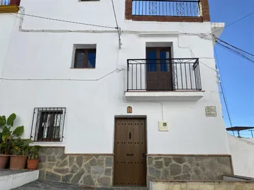 Casa adosada en  Calle Granadillo 2 - Foto 1