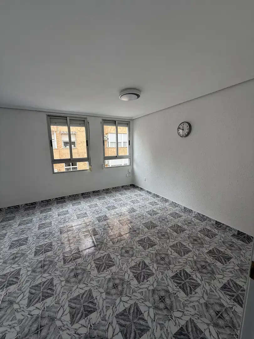 Piso en  Carrer de Jacint Labaila 18 - Foto 4