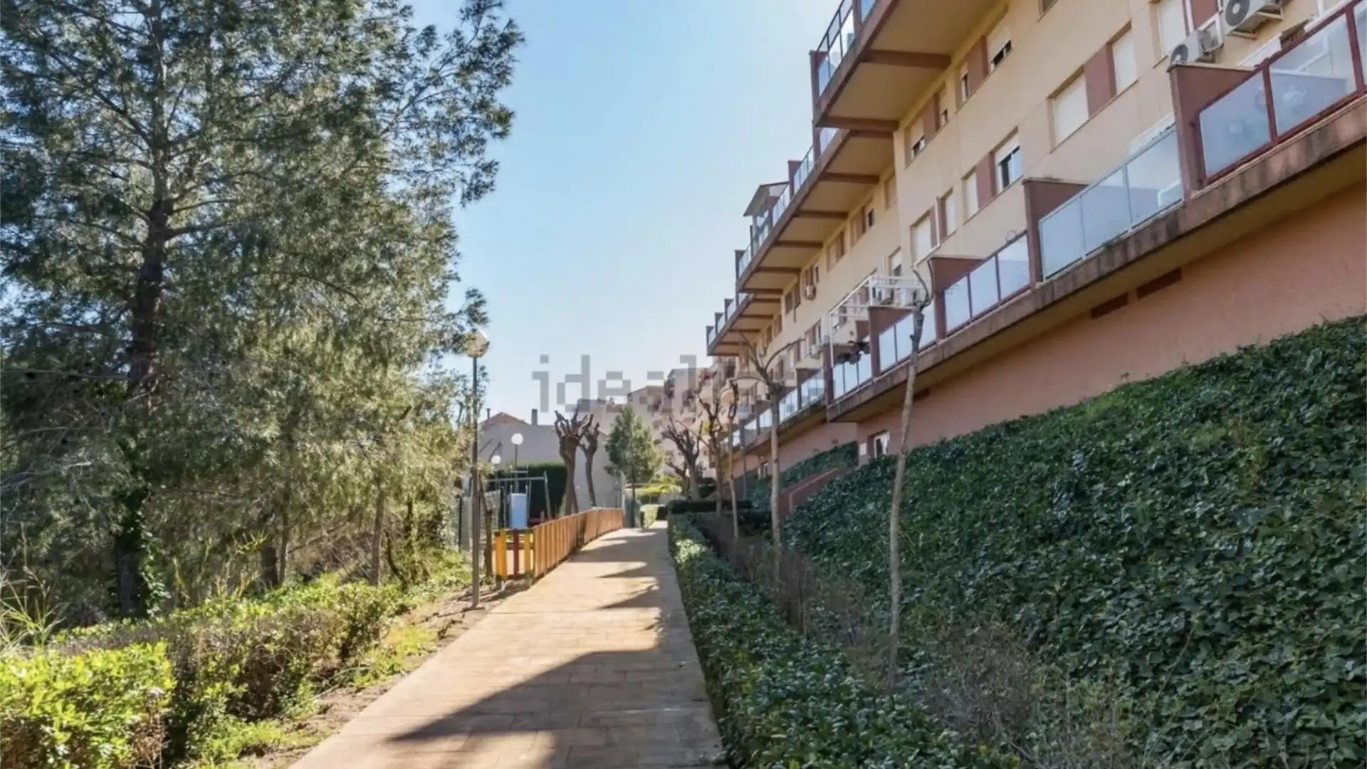 Piso en  Calle Castillo de Aledo 80 - Foto 16