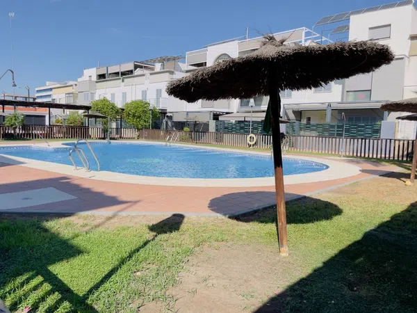 Chalet adosado en Urb. residencial la plata Barrio Palmete-Padre Pío-Hacienda San Antonio