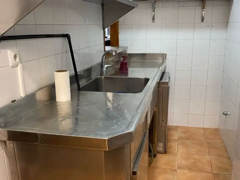 Local comercial en  Carrer Mare de Déu de la Mercè 103 - Foto 3