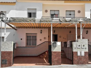 Casa adosada en  Calle Ramón y Cajal 8b - Foto 1