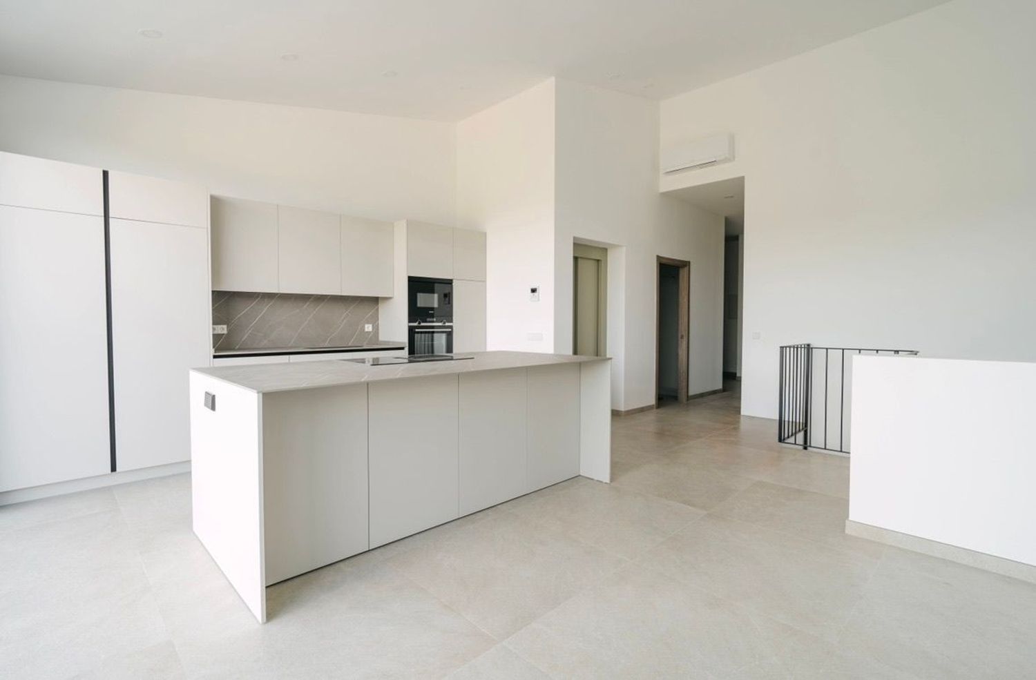 Chalet adosado en Calle de n'Olesa, 119 - Foto 4