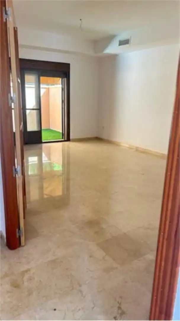 Casa adosada en CASA PAREADA 240 m2 PISCINA - Foto 4