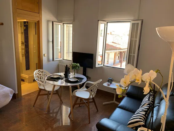 Estudio en calle Velarde, 18