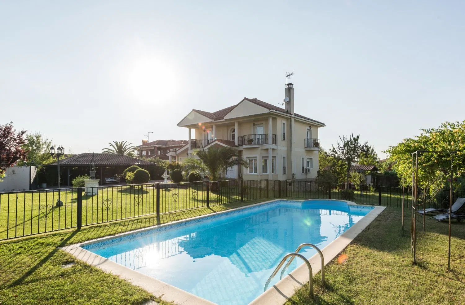 Casa independiente en avenida de los Rosales, 96