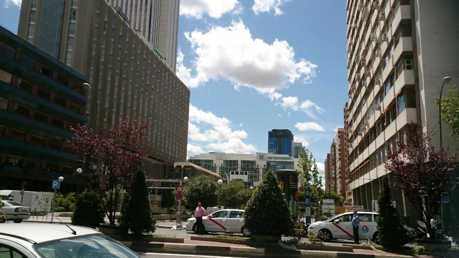 Piso en avenida del General Perón, 32 - Foto 1