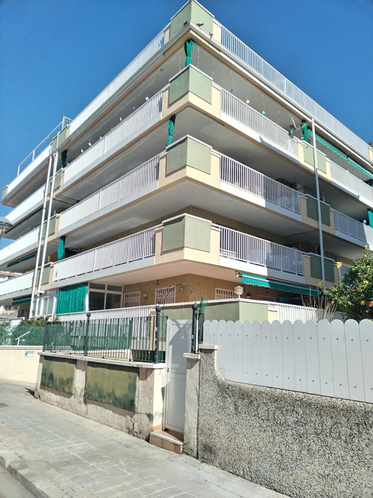 Piso en calle de Lluís Companys, 82 - Foto 1