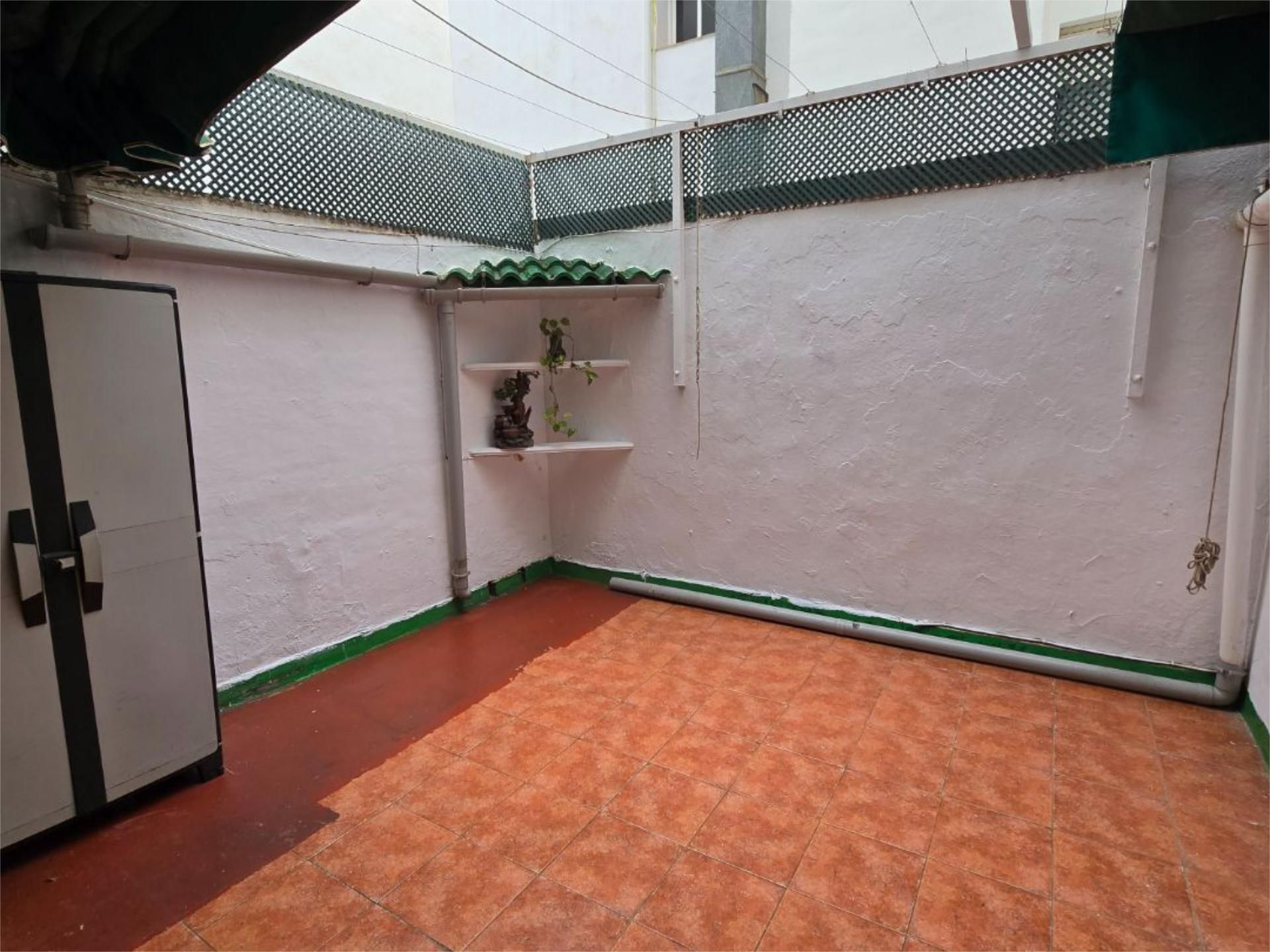 Piso en  Calle del Alcalde de la Cruz Ceballos 8 - Foto 12