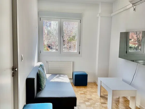 Piso en calle de Julián Hernández, 9