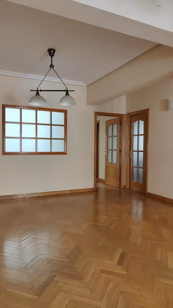 Piso en  Calle Diego María Crehuet 8