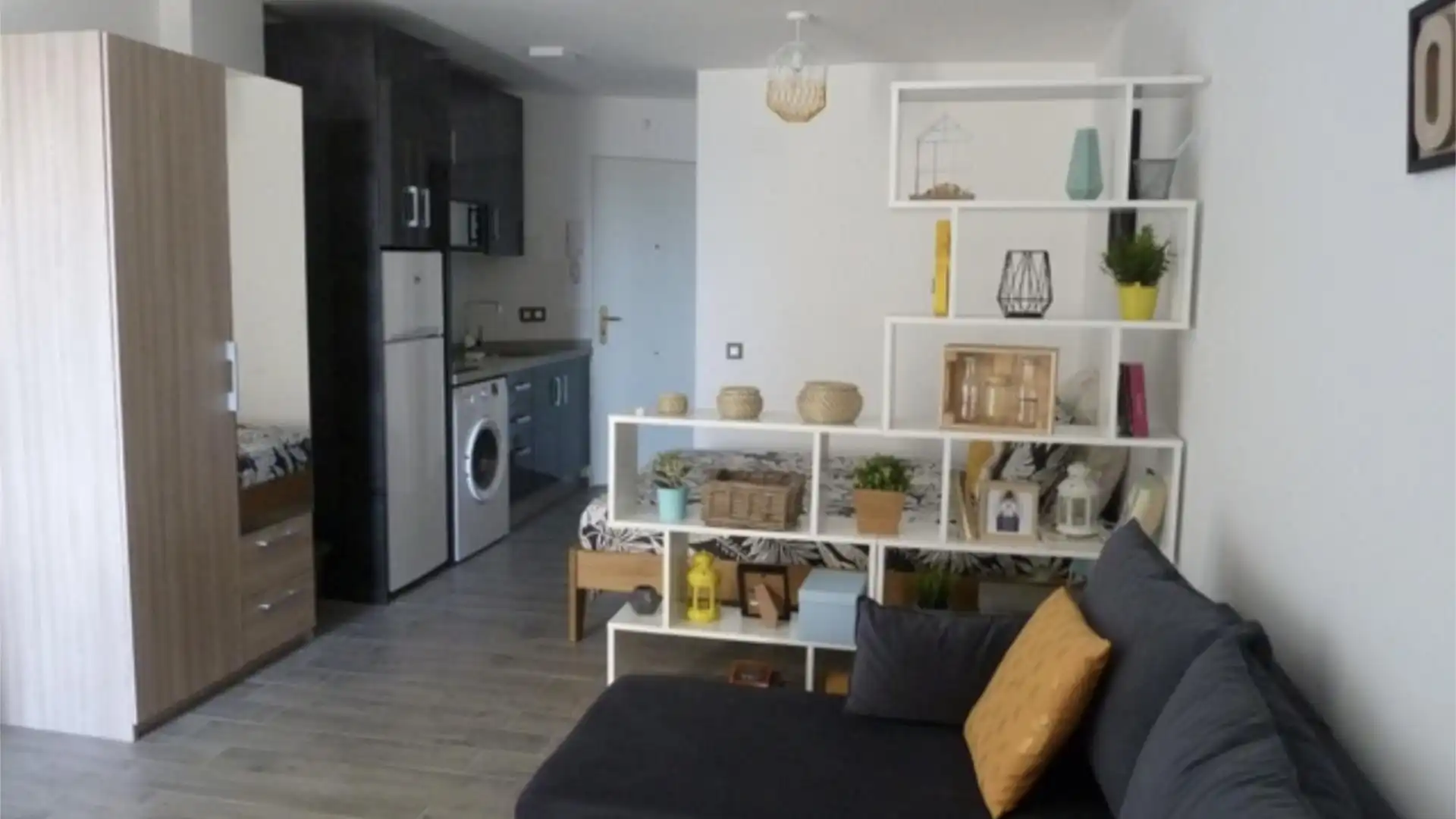 Piso en  Calle Hermanos Álvarez Quintero 1 - Foto 1