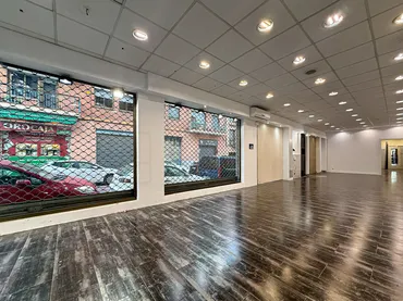 Local comercial en  Passeig dels Almogàvers - Foto 1