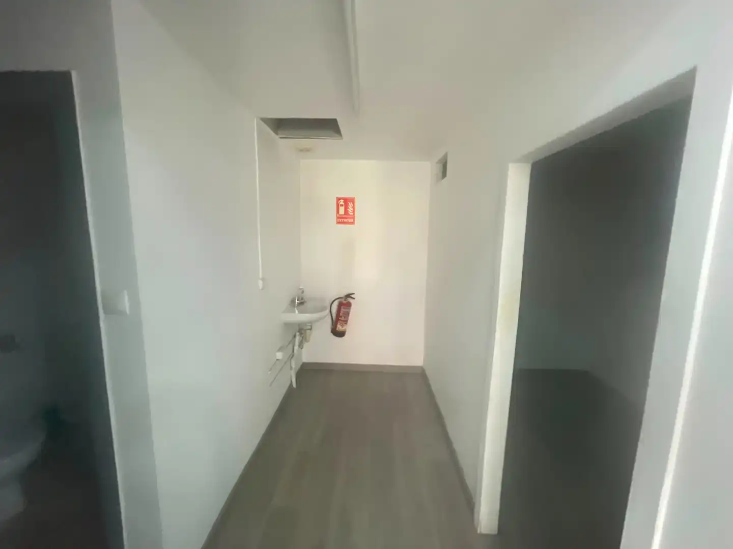 Local comercial en Cornellà de Llobregat - Foto 3