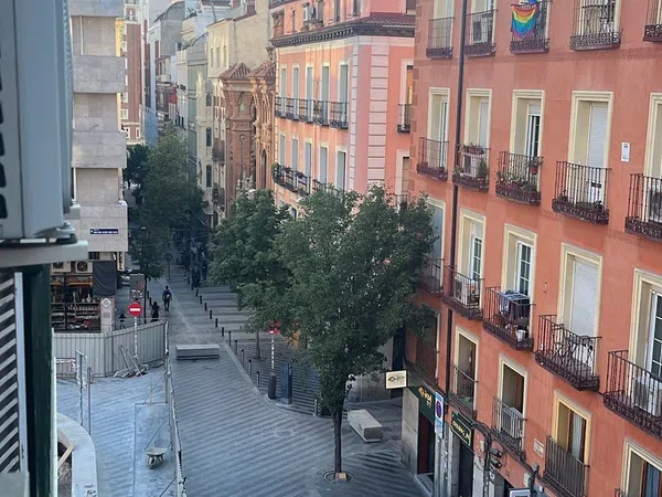 Estudio en calle de la Luna, 8