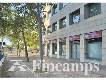 Local comercial en  Avenida Francesc Macià - Foto 1