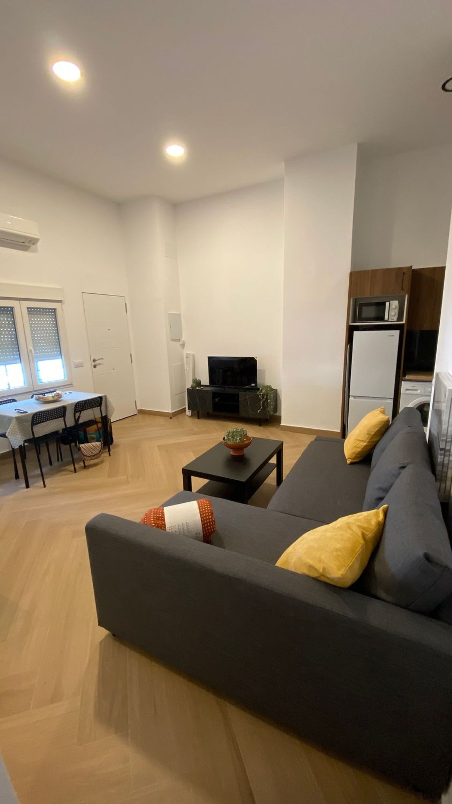 Estudio en calle Eduardo Carvajal, 4