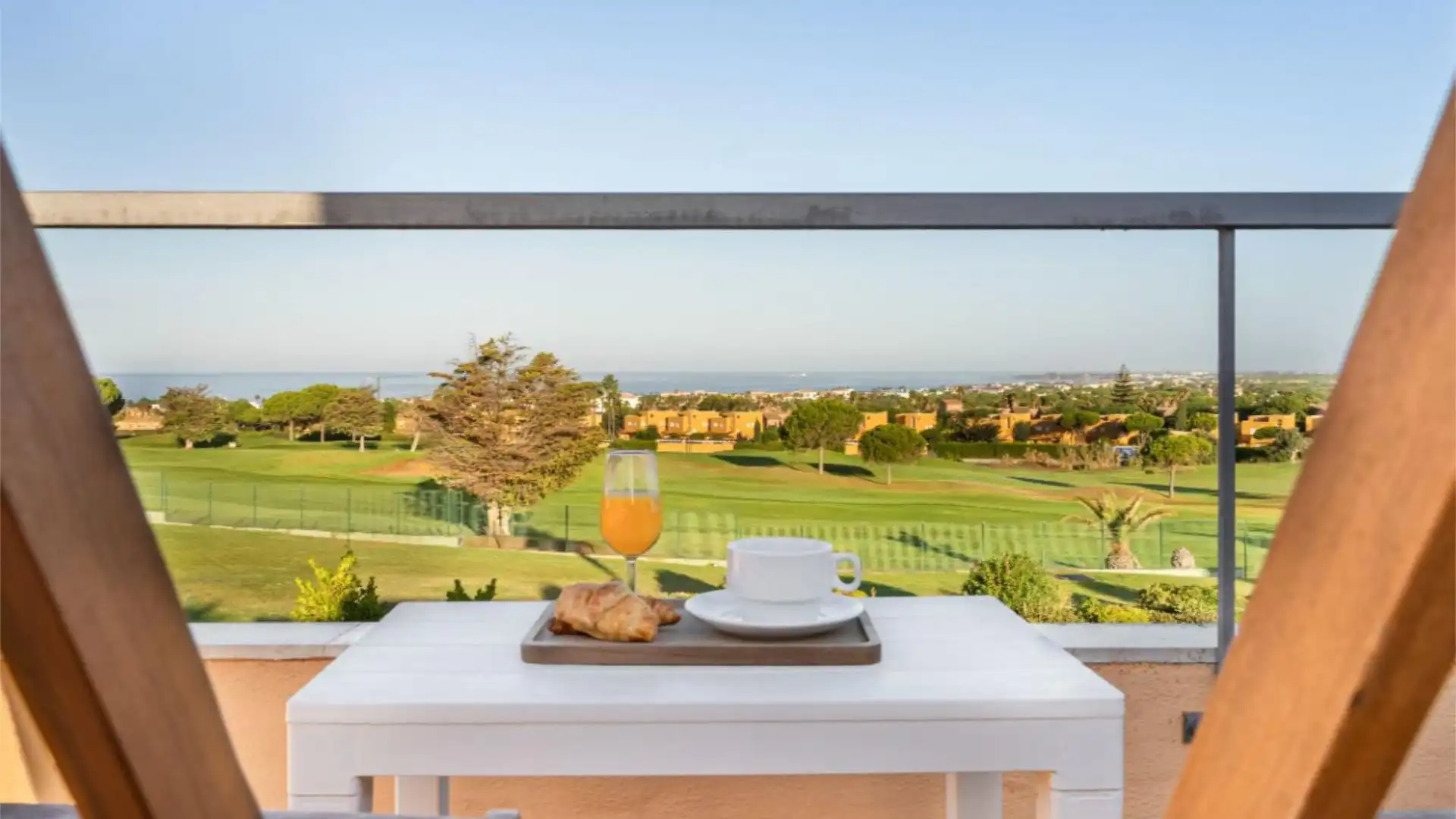 Casa adosada en  Calle Teodosio 12 - Foto 2