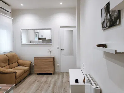 Piso en plaza de las Peñuelas, 9