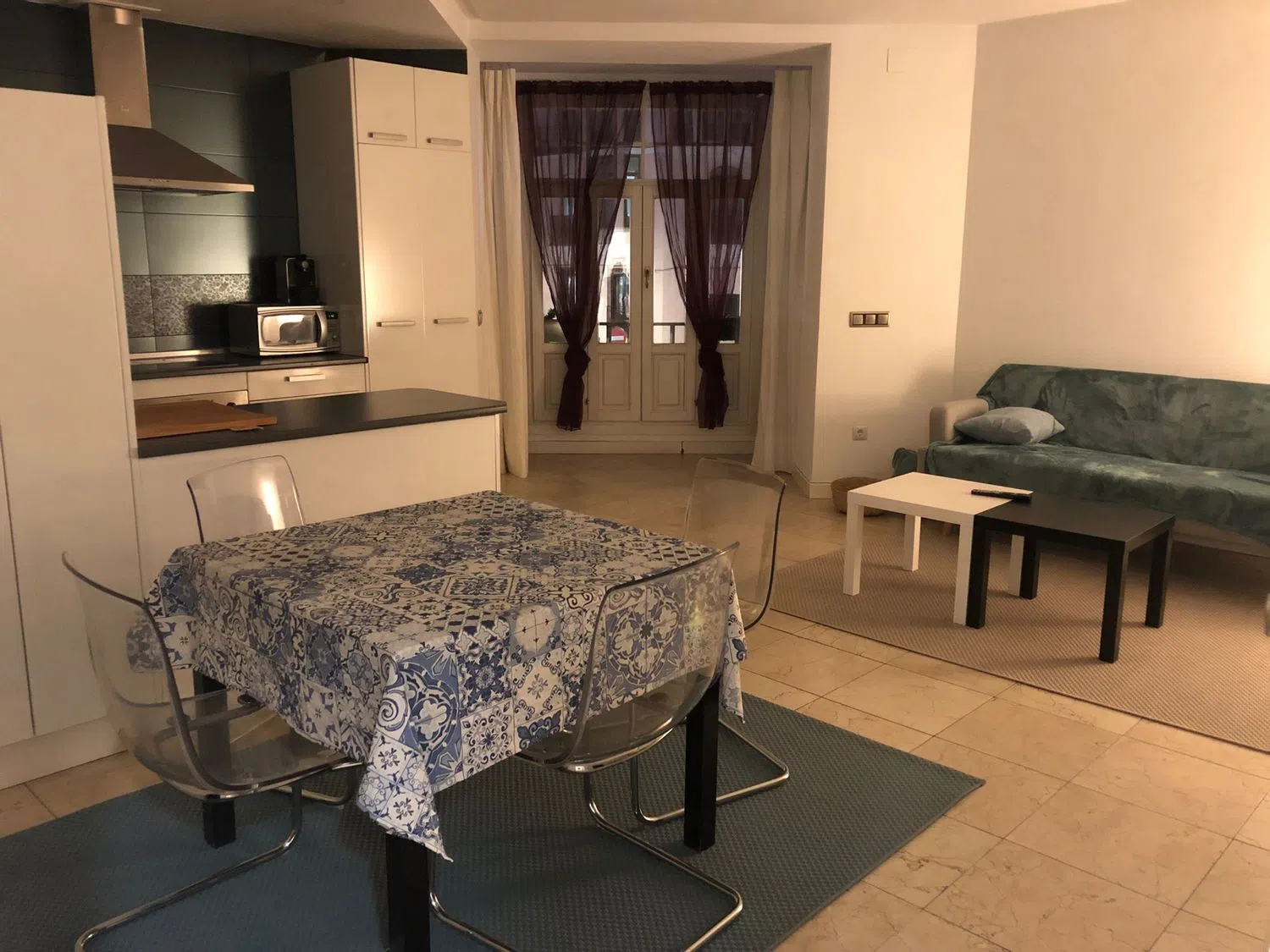 Piso en calle de Guzmán el Bueno, 45 - Foto 1