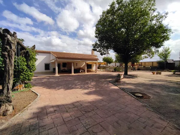 Casa o chalet independiente en Camino de la Cobatilla s/n - Foto 2