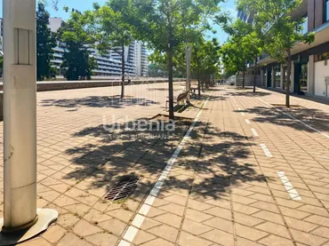 Local comercial en Badalona - Foto 2