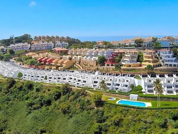 Chalet adosado en venta en La Mairena - Foto 1