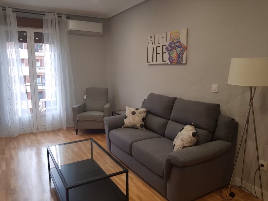 Piso en  Avenida de la Reina Victoria 30