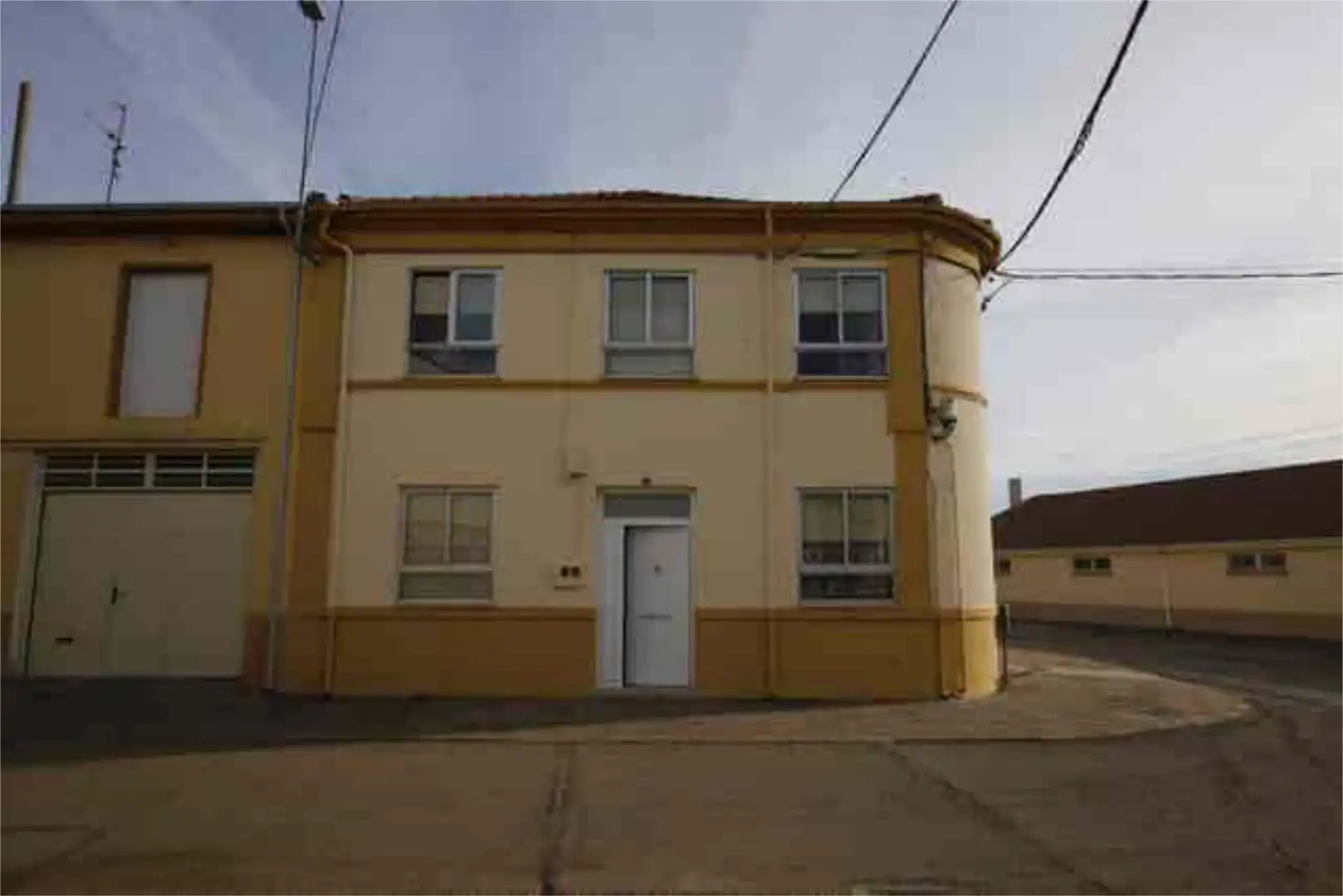 Chalet en casi en el centro del pueblo - Foto 2