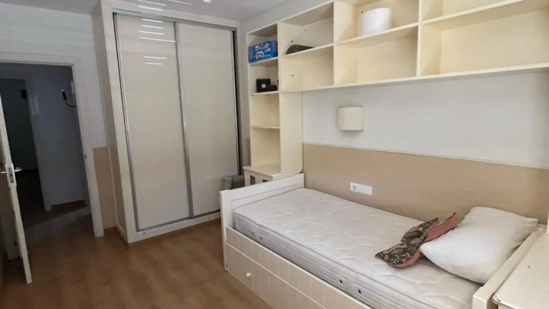 Casa adosada en  Calle Álamo del Higuerón 12 - Foto 9