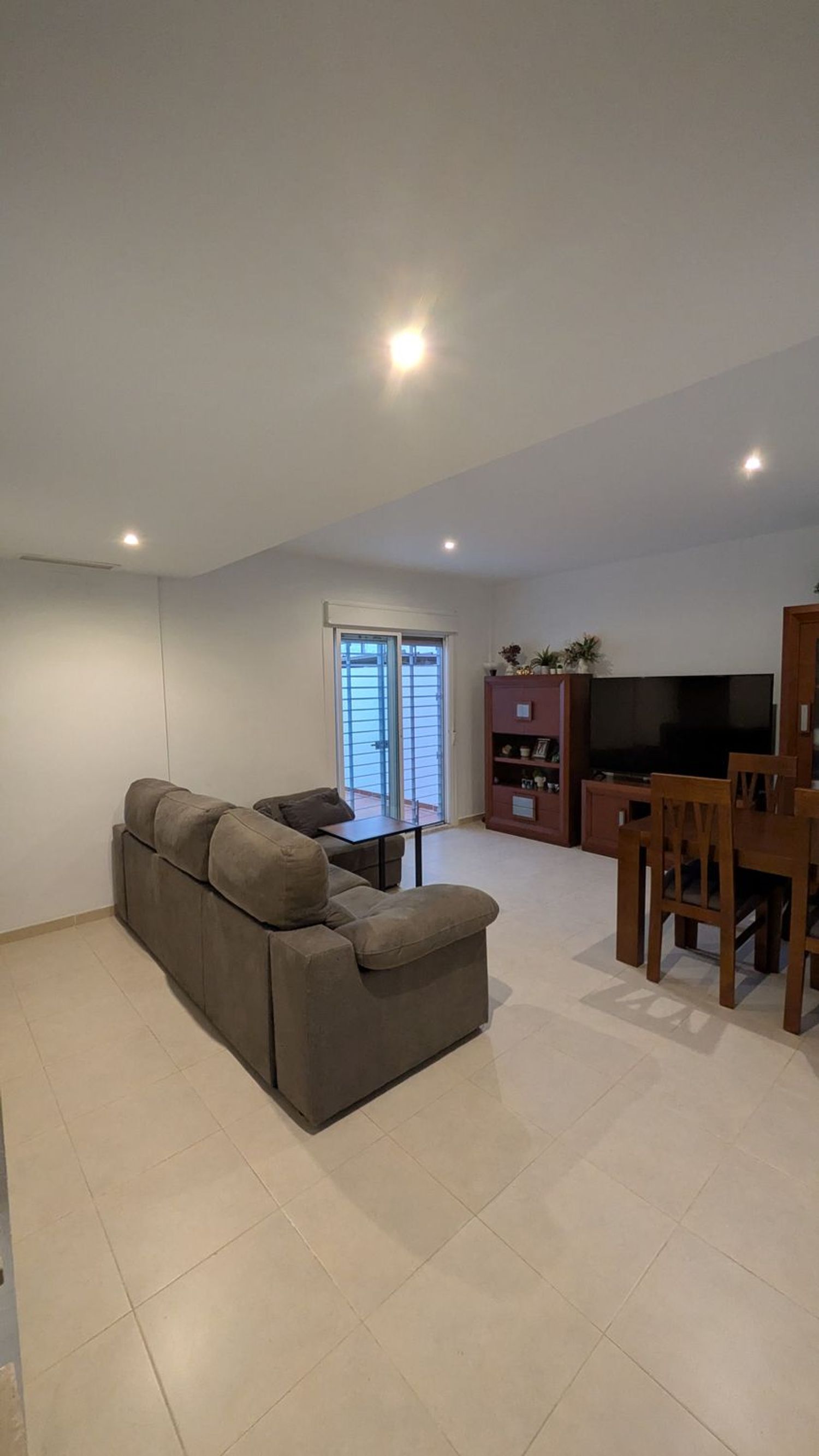 Chalet adosado en Avenida Sanlúcar la Mayor, 29 D - Foto 2