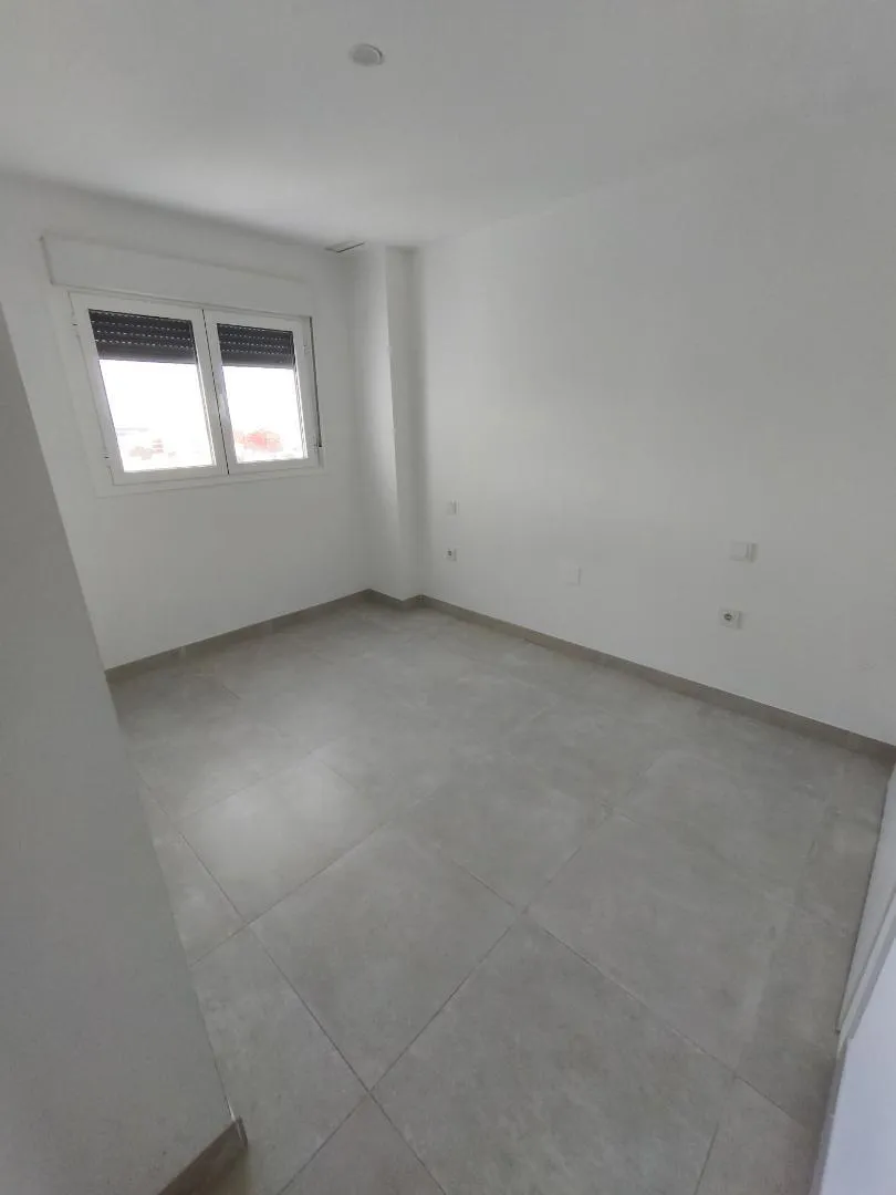 Piso en  Avenida Reina Sofía 40 - Foto 8