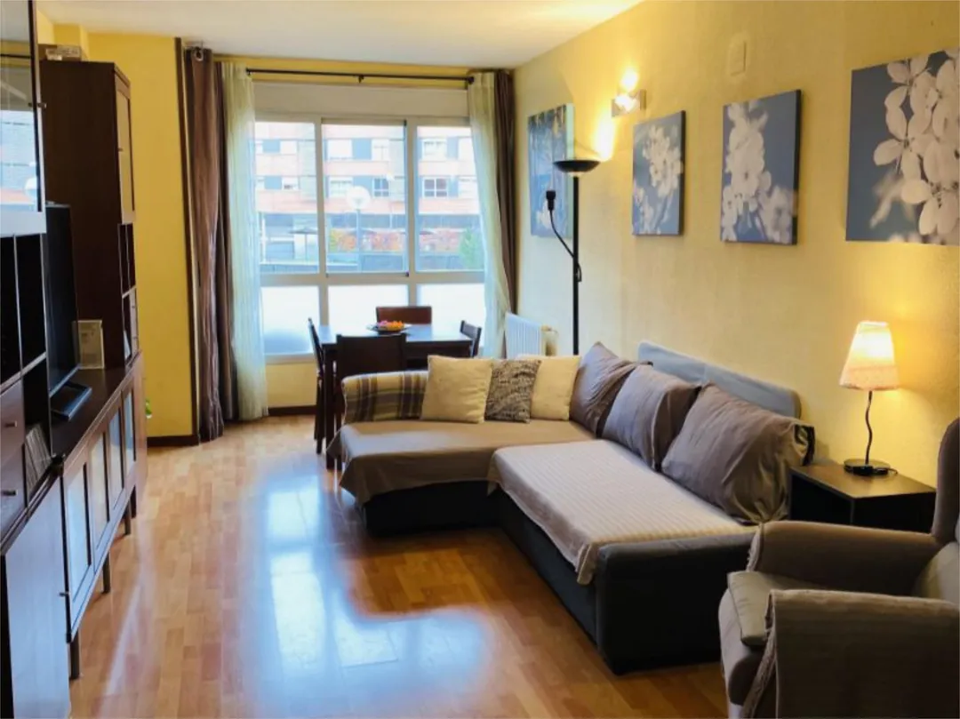 Piso en  Calle del Pintor Antonio Saura 5