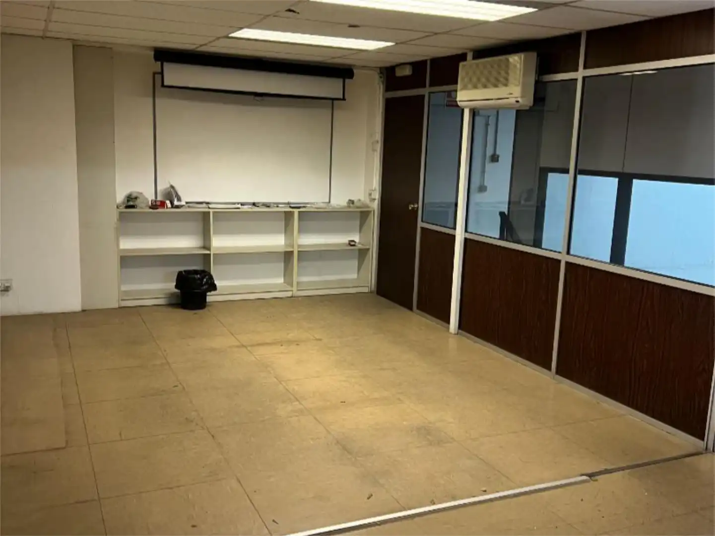 Local comercial en  Carrer de Marià Aguiló 2 - Foto 4