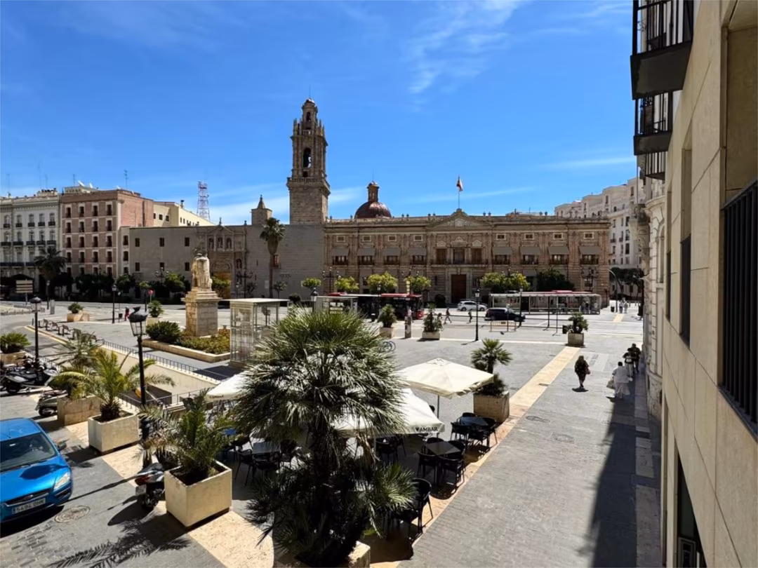 Piso en  Carrer del Comte de Montornés 28 - Foto 3