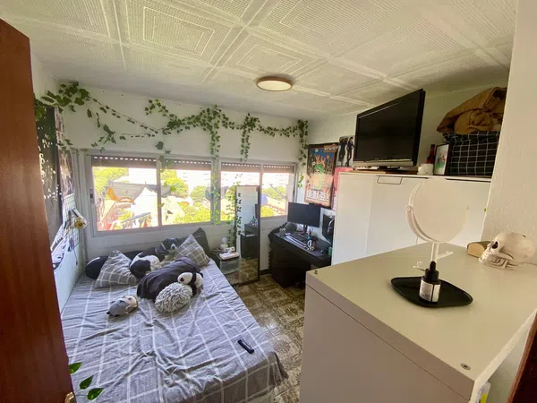 Piso en plaza de Jaume Huguet, 16