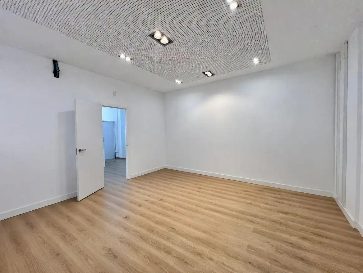 Local comercial en  Carrer SARAJEVO - Foto 10