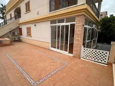 Planta baja en  Avenida Diputación Provincial 1 - Foto 1