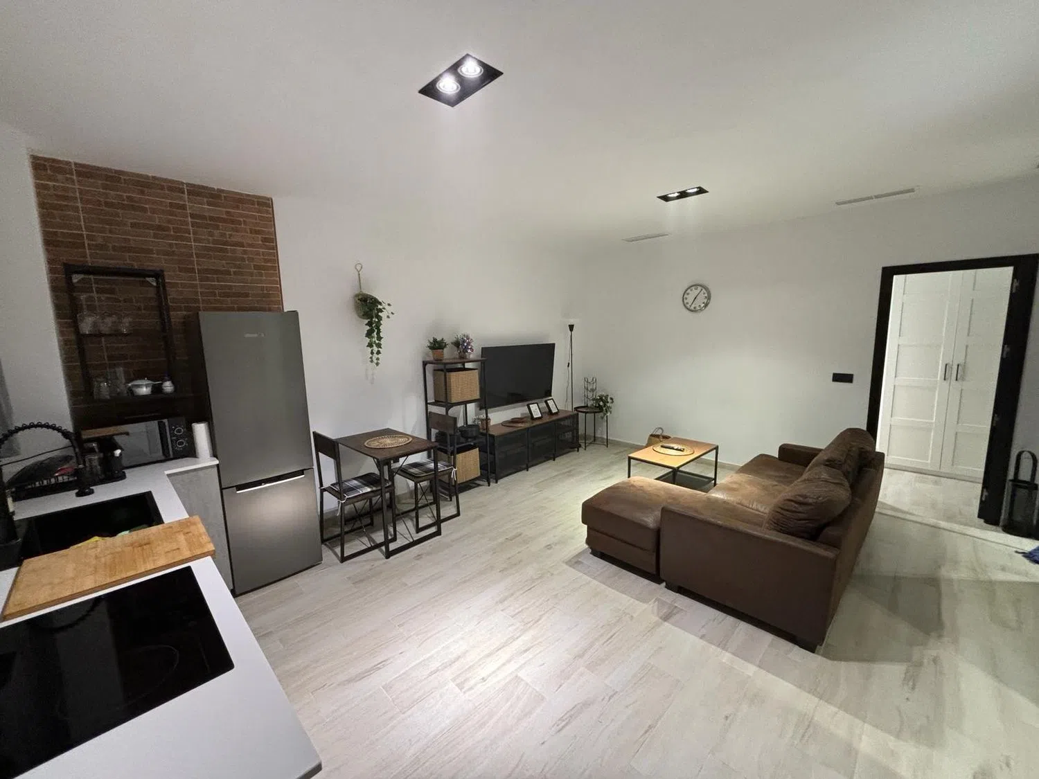 Piso en calle Santa María del Campo, 99 - Foto 1