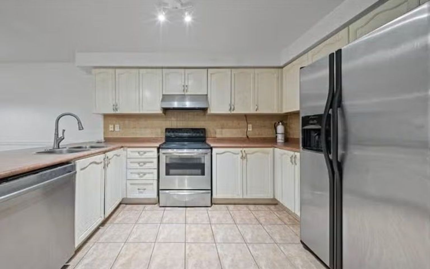 Chalet adosado en Avenida de los Robles, 21 - Foto 4