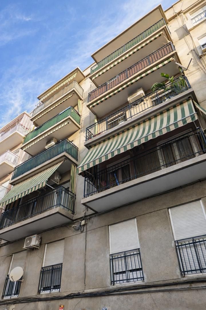 Piso en  Carrer Fernanda Santamaría 100 - Foto 1