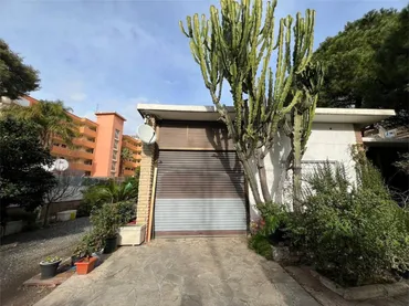Chalet en  Carrer d'Osca 4a - Foto 3
