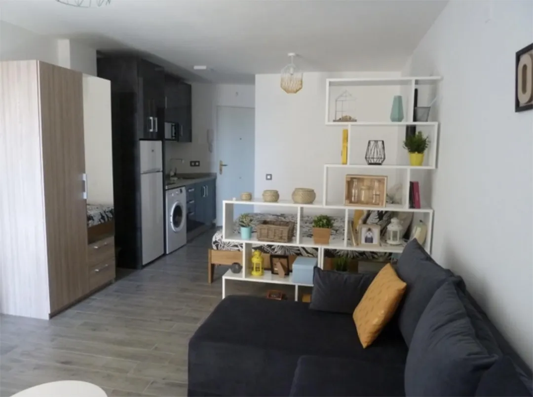 Piso en  Calle Hermanos Álvarez Quintero 1 - Foto 1