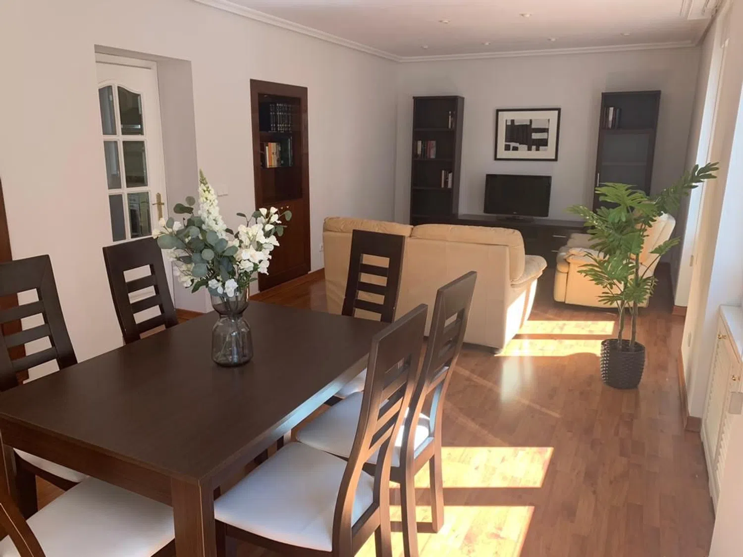 Piso en calle de la Infanta Mercedes, 16 - Foto 2