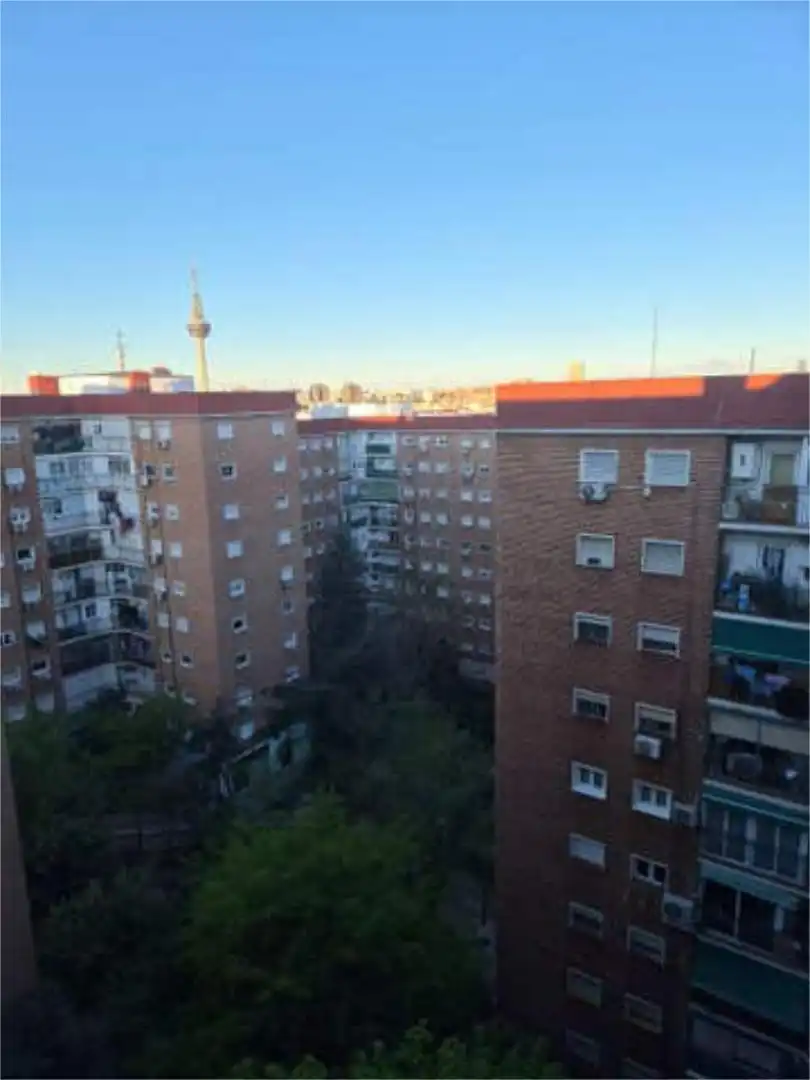 Piso en Ciudad Lineal - Foto 1